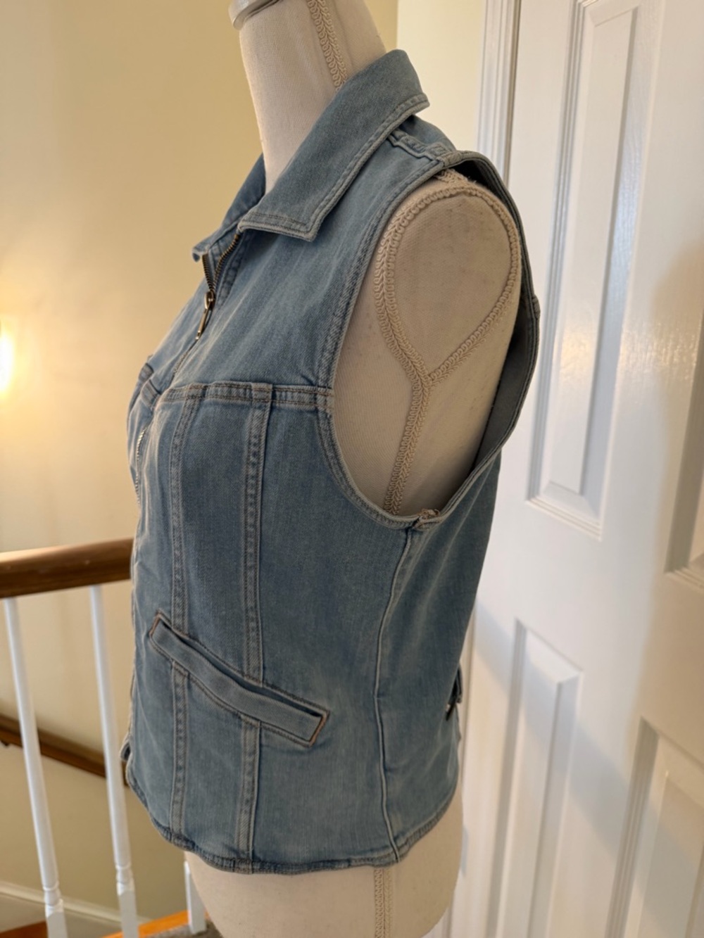 American Eagle Jean Vest - Picture 9 of 13